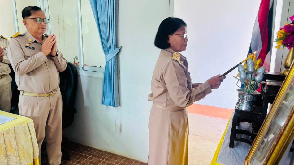 ประชุมสภาองค์การบริหารส่วนตำบลตองปิด อำเภอน้ำเกลี้ยง จังหวัดศรีสะเกษ สมัยวิสามัญ สมัยที่ 1 ครั้งที่ 1 ประจำปี พ.ศ.2569  ในวันจันทร์ที่ 29 มิถุนายน 2569 เวลา 09.30 น. สภาองค์การบริหารส่วนตำบลตองปิดได้ดำเนินการประชุมสภาองค์การบริหารส่วนตำบลตองปิด สมัยวิสามัญ สมัยที่ 1 ครั้งที่ 1 ประจำปี พ.ศ.2569 ขึ้น โดยนางอัมพร สมนึก ประธานสภาองค์การบริหารส่วนตำบลตองปิด/ พร้อมคณะสมาชิกสภาองค์การบริหารส่วนตำบลตองปิด ในโอกาสนี้ นายธวัชชัย ศรวิชัย นายกองค์การบริหารส่วนตำบลตองปิด พร้อมคณะผู้บริหาร  นางพัชรีพร บุญมา ปลัดองค์การบริหารส่วนตำบลตองปิด นางสาวสิริกาญจน์ สิริชาติสิทธิโชค รองปลัดองค์การบริหารส่วนตำบลตองปิด ตลอดจน หัวหน้าส่วนราชการ พนักงานส่วนตำบล สังกัดองค์การบริหารส่วนตำบลตองปิด  เข้าร่วมประชุมสภาองค์การบริหารส่วนตำบลตองปิด ในครั้งนี้ด้วย