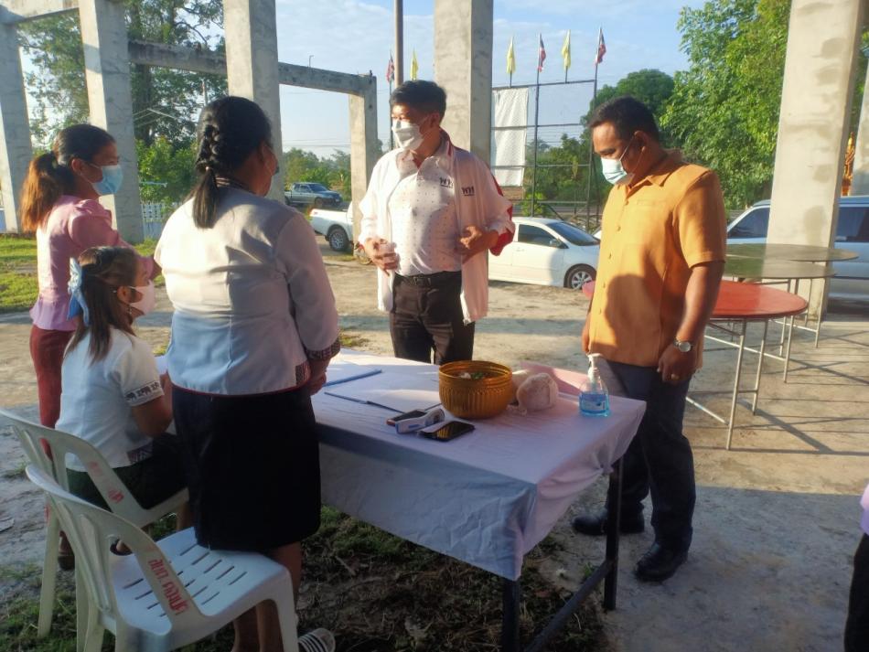 วันที่ 5 พฤษภาคม 2565 องค์การบริหารส่วนตำบลตองปิด นำโดยท่านนายกสามารถ นนทะศรี นายกองค์การบริหารส่วนตำบลตองปิด พร้อมด้วยคณะผู้บริหาร หัวหน้าส่วน พนักงานส่วนตำบล พนักงานครูส่วนตำบล พนักงานจ้าง และพี่น้องชาวตำบลตองปิด ร่วมพิธีทำบุญตักบาตร โดยมีท่านส.ส.สุรชาติ ชาญประดิษฐ์ เป็นประท่านในพิธี พร้อมด้วยนายอำเภอน้ำเกลี้ยง นายอดุลย์ หมื่นลึก และหัวหน้าส่วนราชการ 